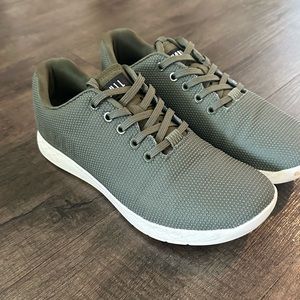 Army ivory trainer. No Bull Shoes Womens Size 10